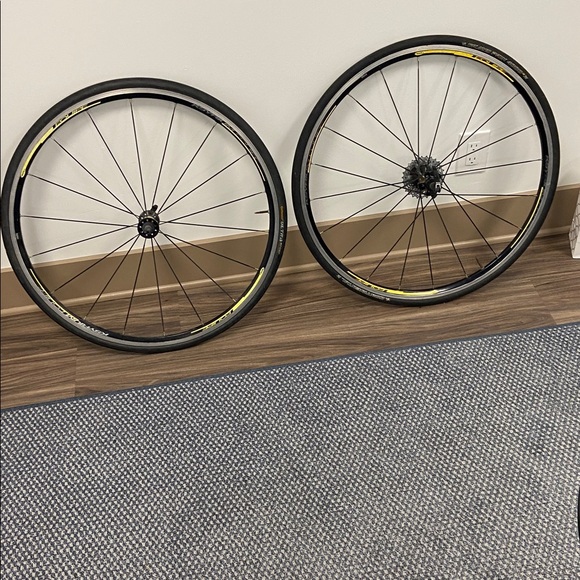 Set of 2 Mavic Ksyrium Équipe 700 Bicycle Wheels W/Tires - Picture 2 of 10